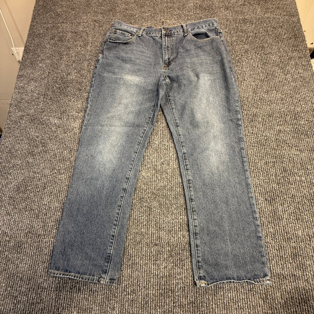 IZOD Mens Size 38x30 Straight Fit Jeans Medium Wash‎ Blue Denim Pants
